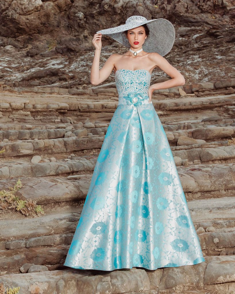 Βρες, στο Atelier Tsourani, το πιο εντυπωσιακό φόρεμα για φθινοπωρινό γάμο και μάζεψε όλα τα βλέματα θαυμασμού πάνω σου! Κλείσε ραντεβού στο 2107018232.