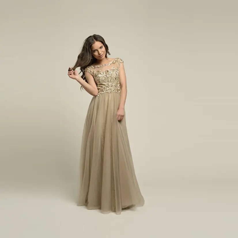 Βρες, στο Atelier Tsourani, το πιο εντυπωσιακό φόρεμα για φθινοπωρινό γάμο και μάζεψε όλα τα βλέματα θαυμασμού πάνω σου! Κλείσε ραντεβού στο 2107018232.