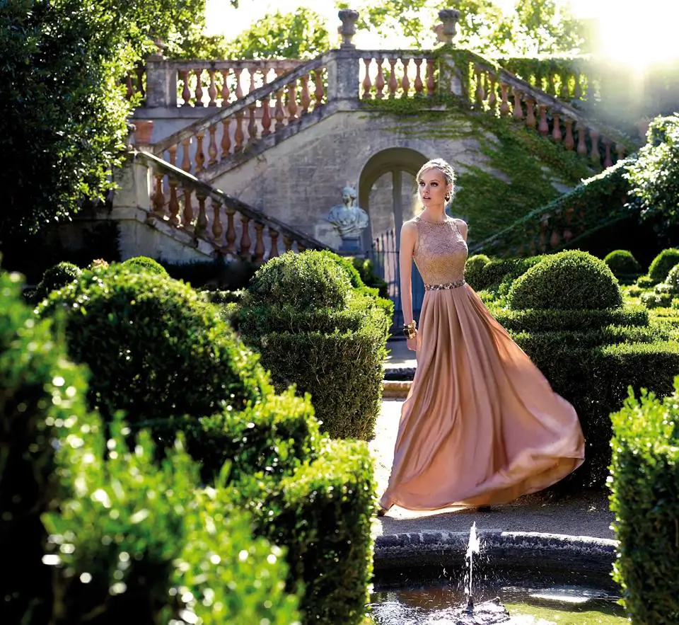 Βρες, στο Atelier Tsourani, το πιο εντυπωσιακό φόρεμα για φθινοπωρινό γάμο και μάζεψε όλα τα βλέματα θαυμασμού πάνω σου! Κλείσε ραντεβού στο 2107018232.